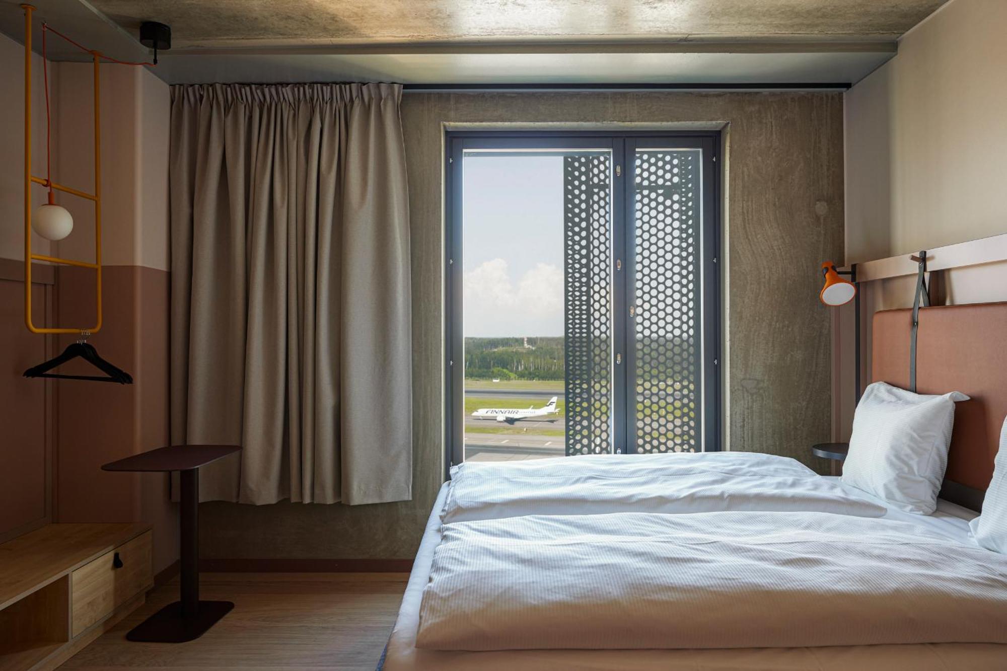 Comfort Hotel Helsinki Airport Вантаа Екстериор снимка