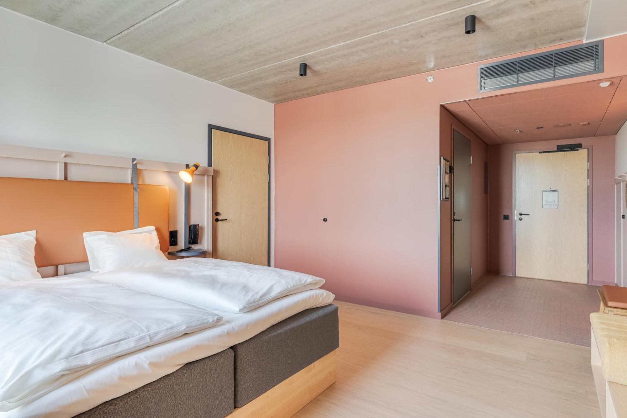 Comfort Hotel Helsinki Airport Вантаа Екстериор снимка