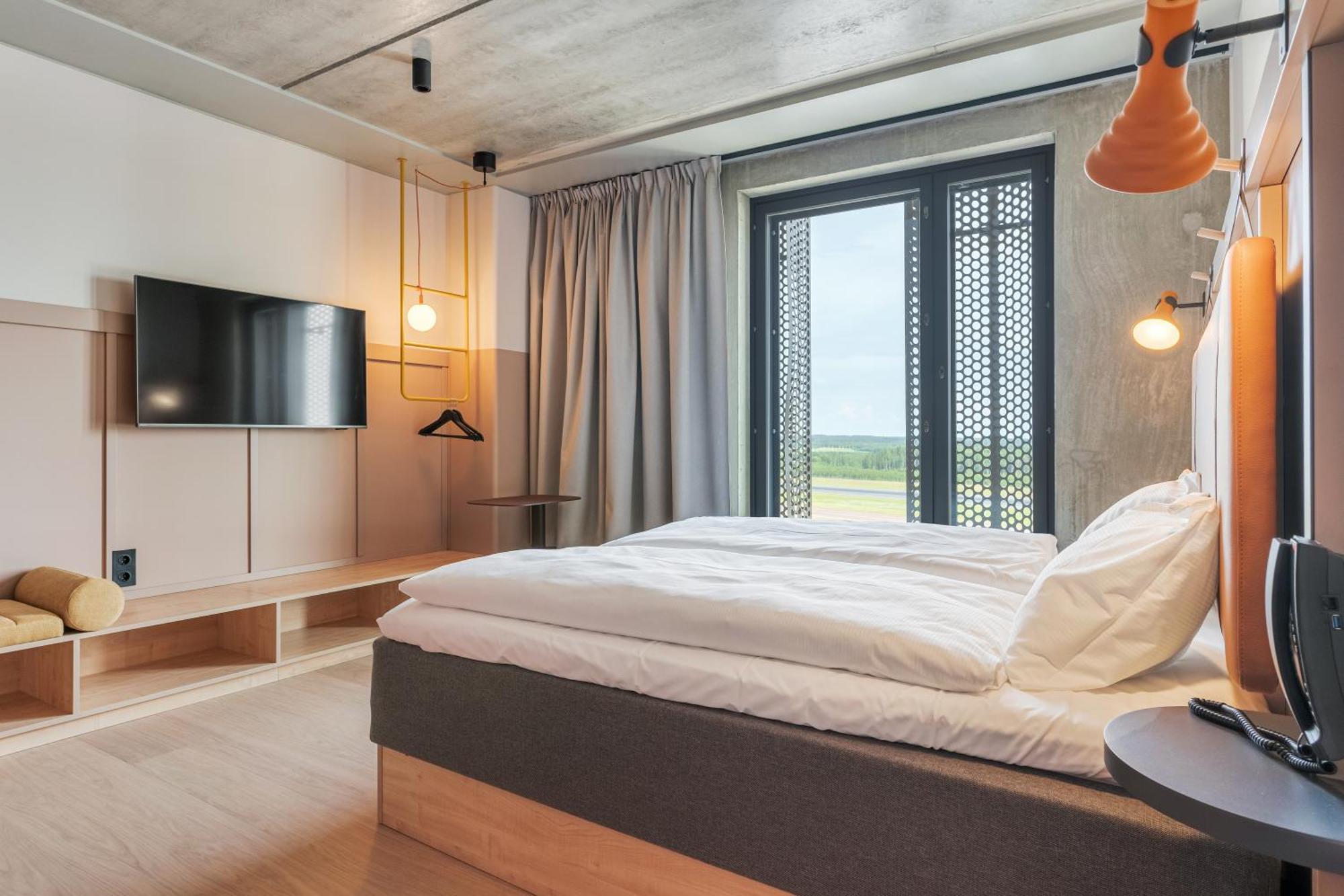 Comfort Hotel Helsinki Airport Вантаа Екстериор снимка