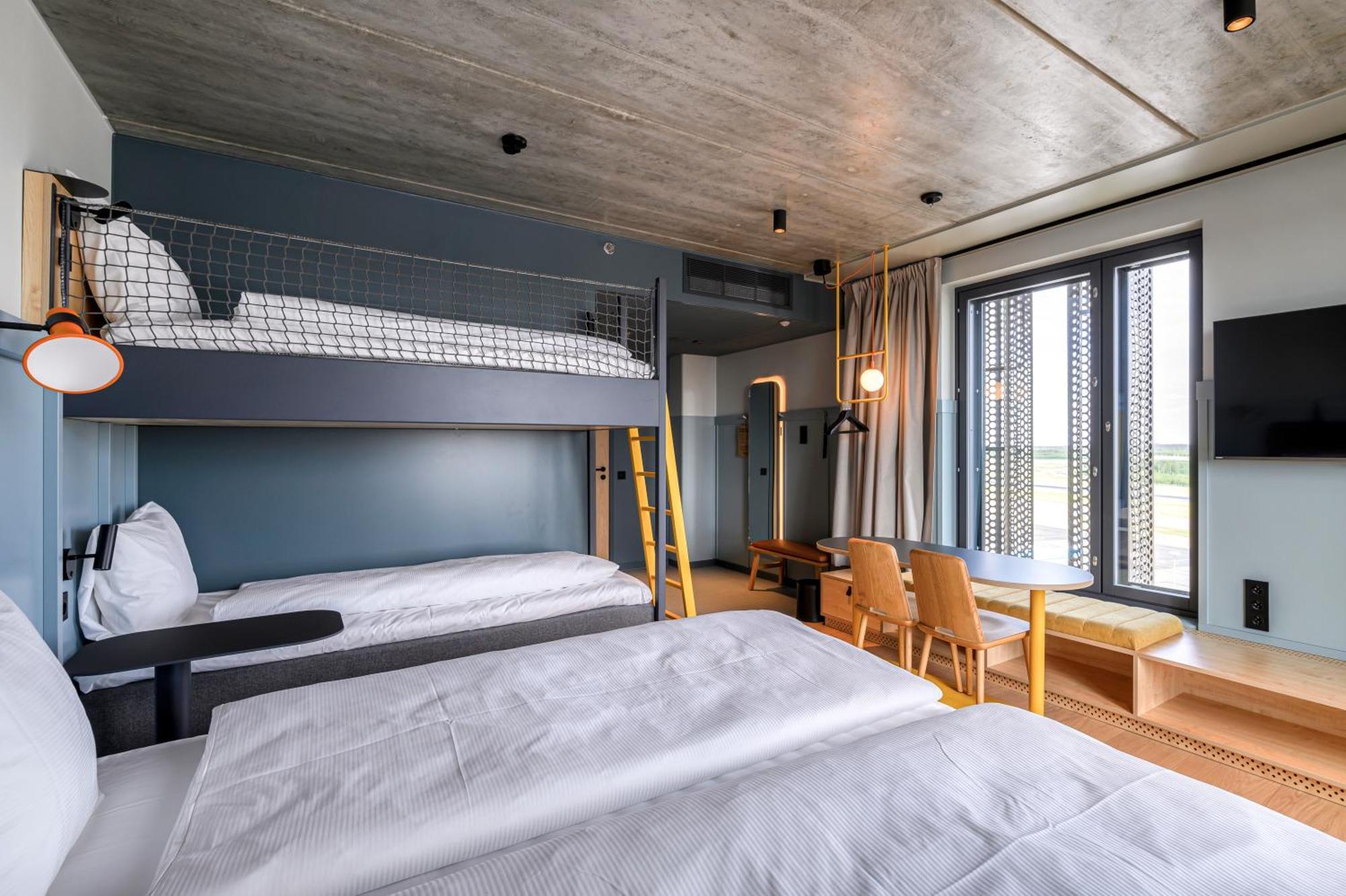 Comfort Hotel Helsinki Airport Вантаа Екстериор снимка
