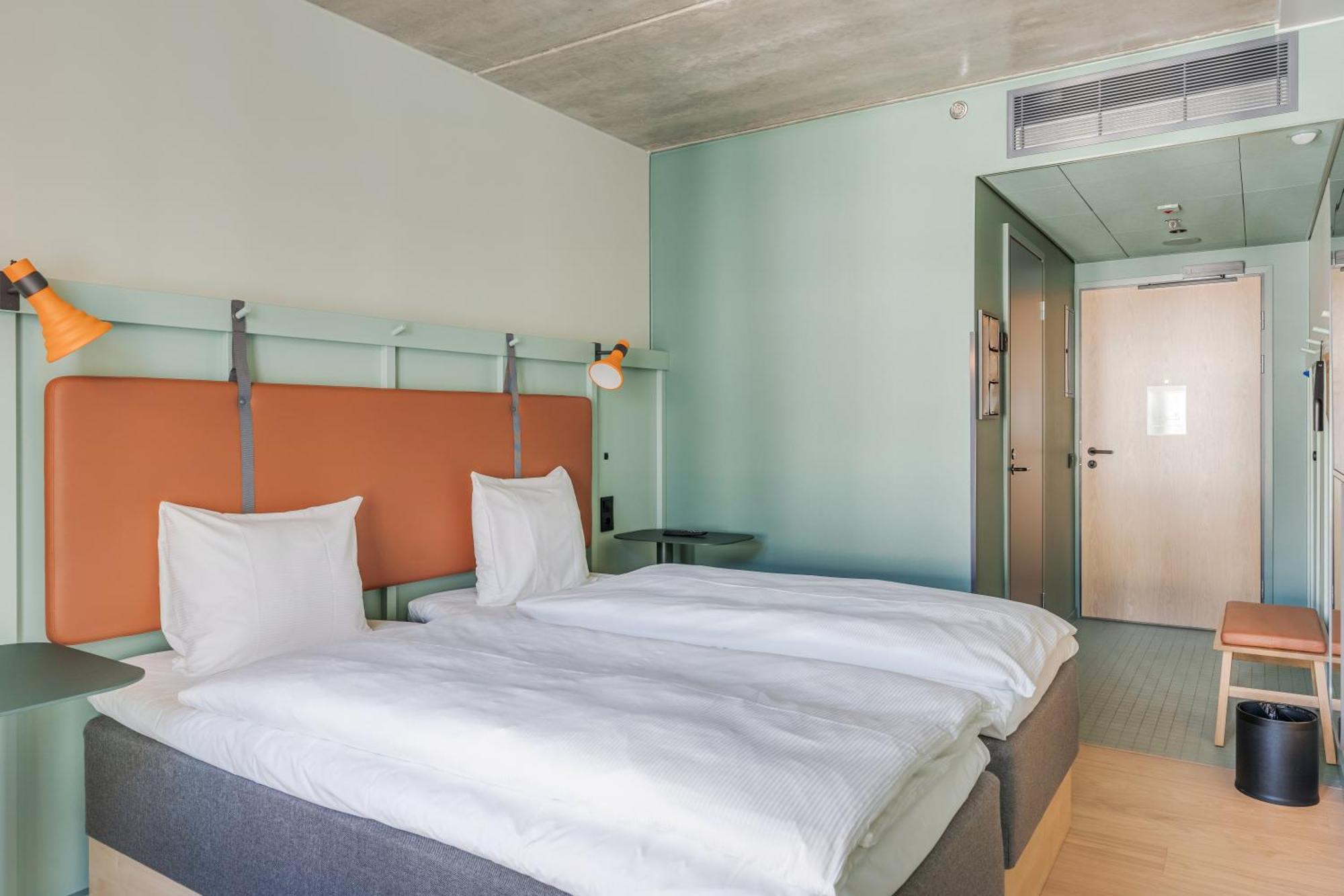 Comfort Hotel Helsinki Airport Вантаа Екстериор снимка