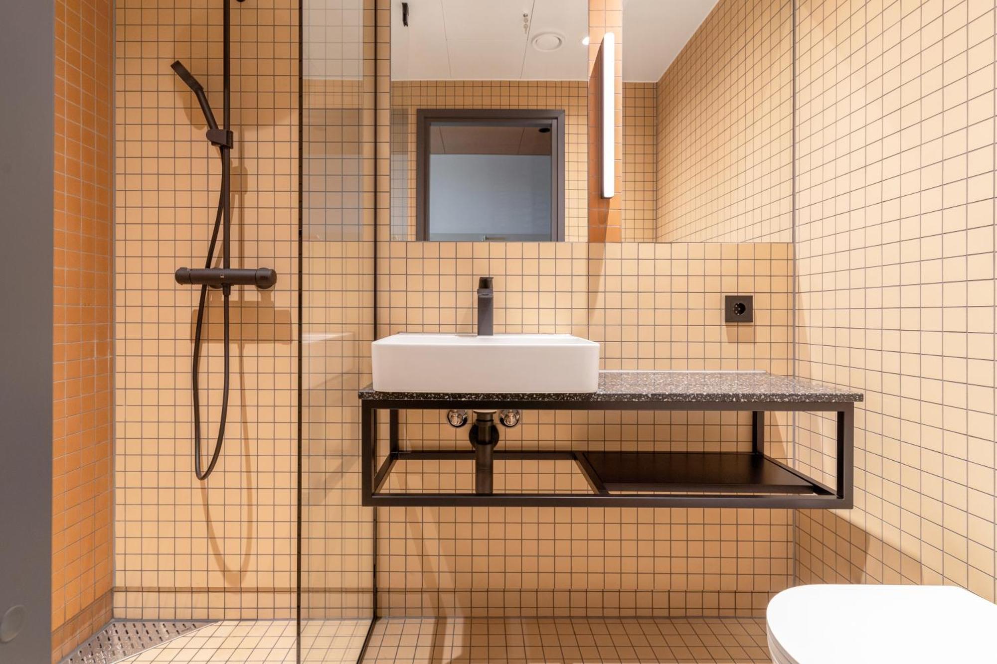 Comfort Hotel Helsinki Airport Вантаа Екстериор снимка