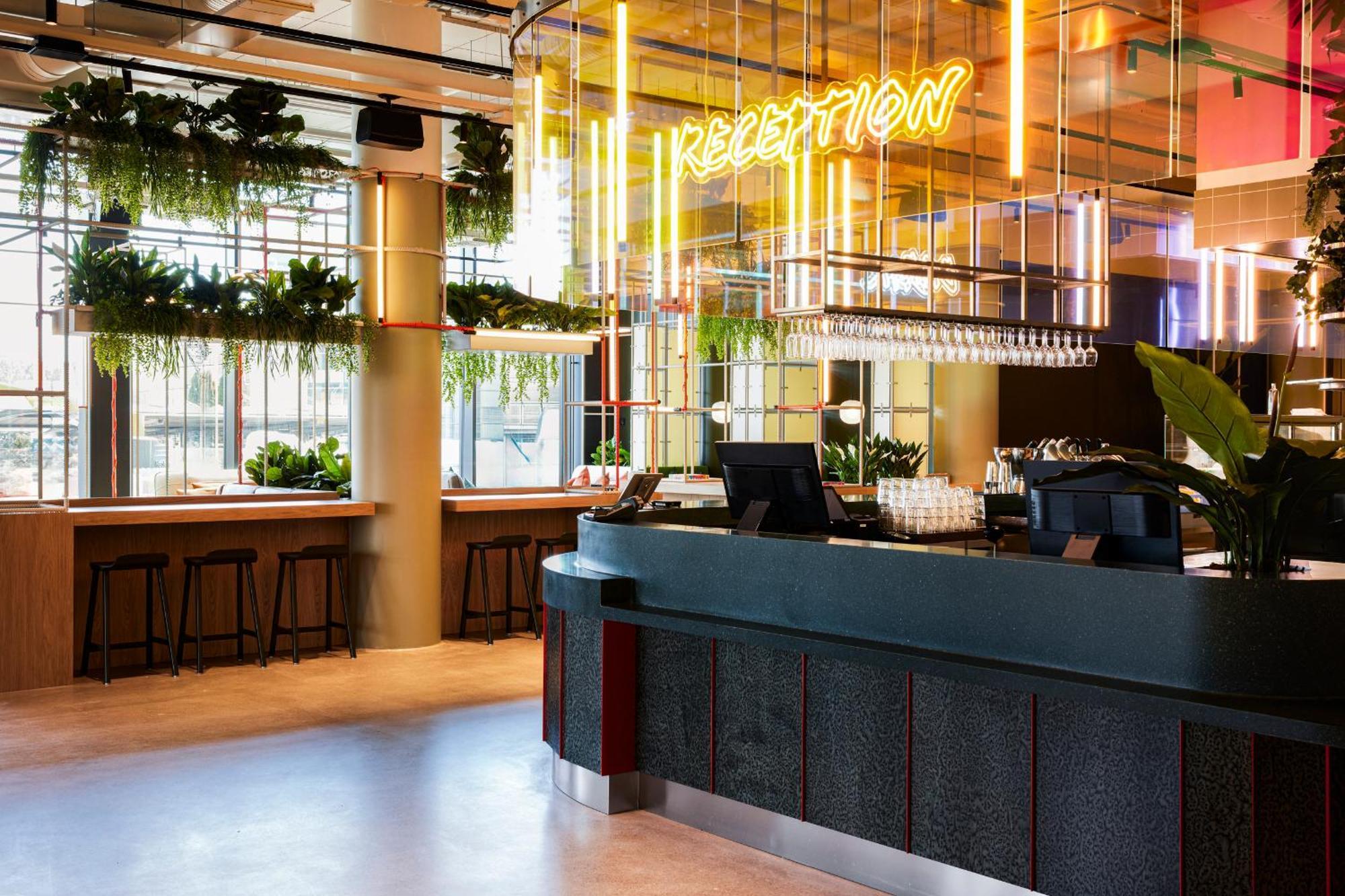 Comfort Hotel Helsinki Airport Вантаа Екстериор снимка